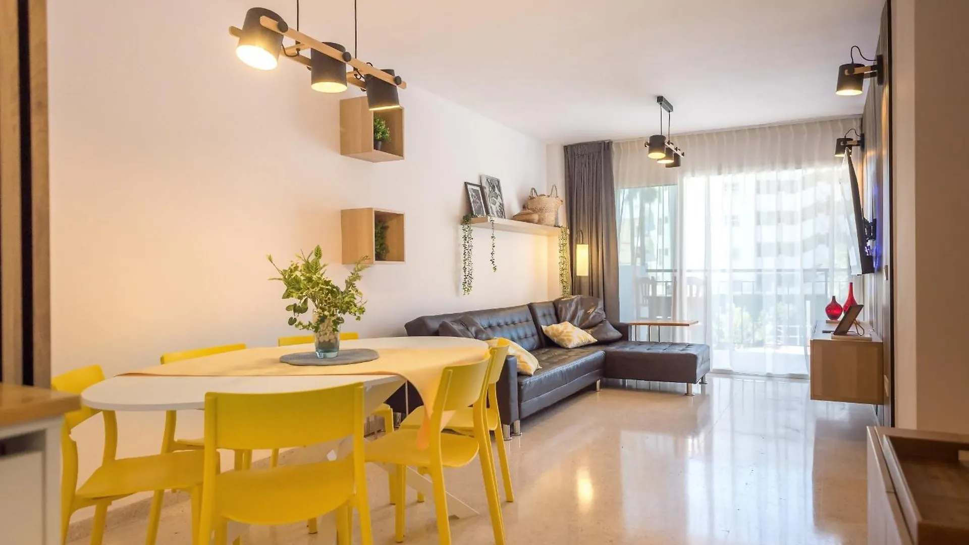 Torremolinos Yellow Fabuloso Andra 0*,
