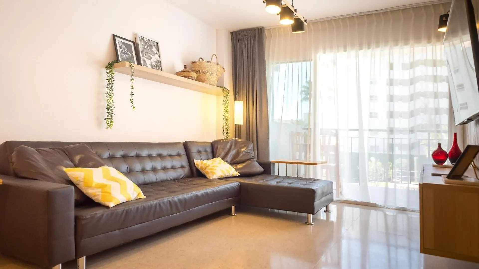 Torremolinos Yellow Fabuloso Andra